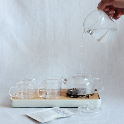 Maletín con juego de té para ritual